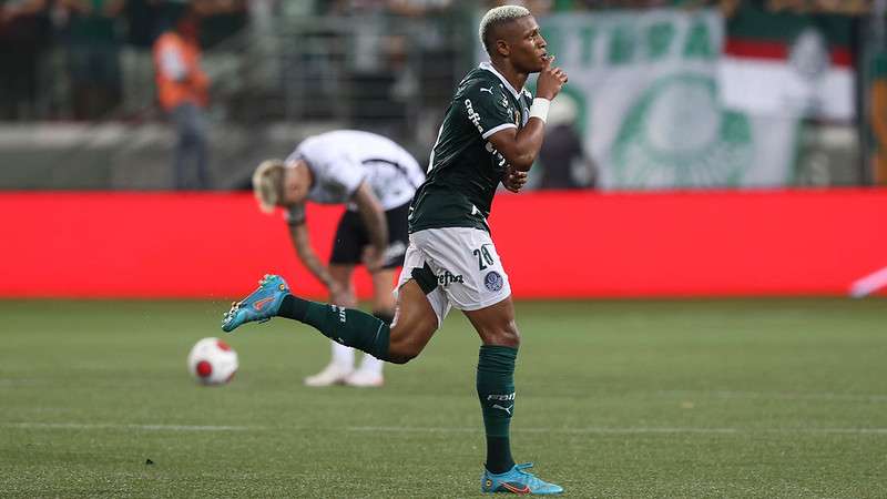 Danilo comemora seu gol pelo Palmeiras contra o SCCP, durante partida válida pela sexta rodada do Paulistão 2022, no Allianz Parque.