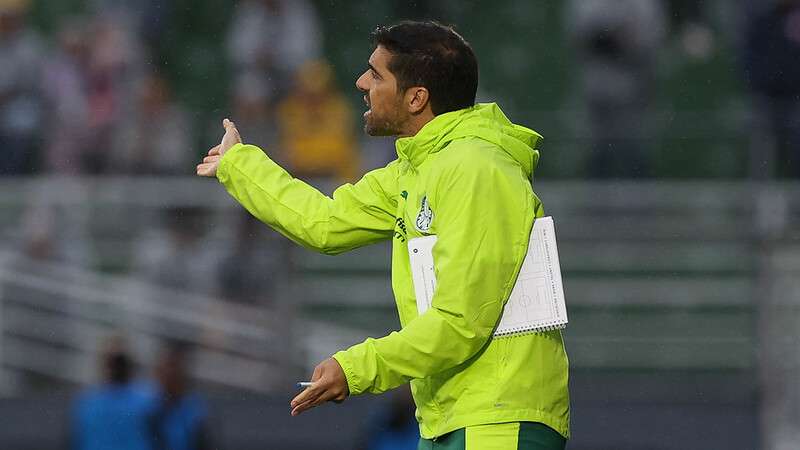 Abel Ferreira em jogo do Palmeiras contra o Red Bull Bragantino, durante partida válida pela décima segunda rodada do Paulistão 2022, no Estádio Nabi Abi Chedid.