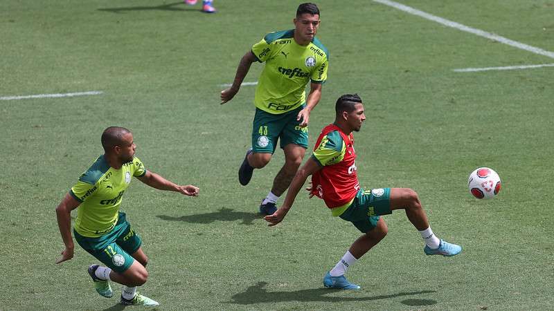 Mayke, Pedro Bicalho e Rony, durante treinamento do Palmeiras, na Academia de Futebol.