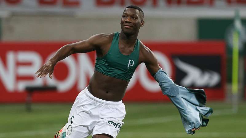 Patrick de Paula comemora a conquista do Paulistão 2020 pelo Palmeiras contra o SCCP, após converter a última cobrança de pênalti no Allianz Parque.