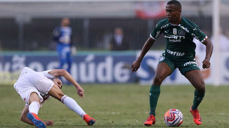 Carlos Eduardo em jogo pelo Palmeiras contra a o SPFC, durante partida valida pela décima primeira rodada do Paulistão 2019, no Pacaembu.