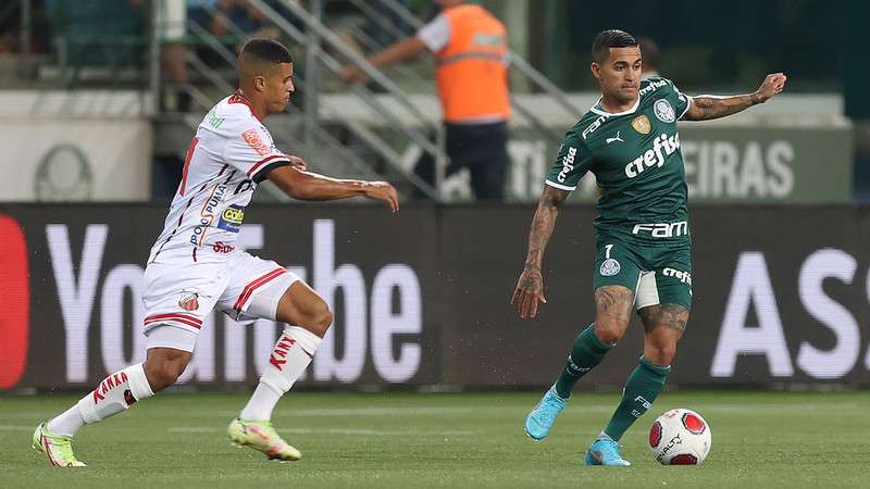 Dudu em ação pelo Palmeiras contra o Ituano, durante partida válida pelas quartas de final do Paulistão 2022, no Allianz Parque.