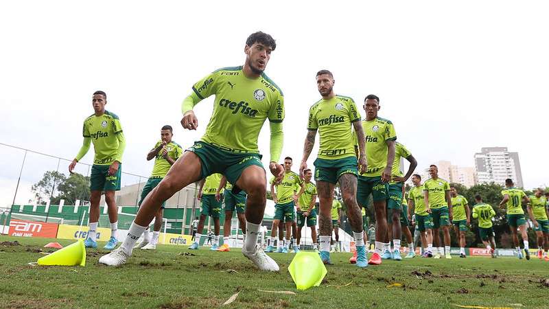 Gustavo Gómez durante treinamento do Palmeiras, na Academia de Futebol.