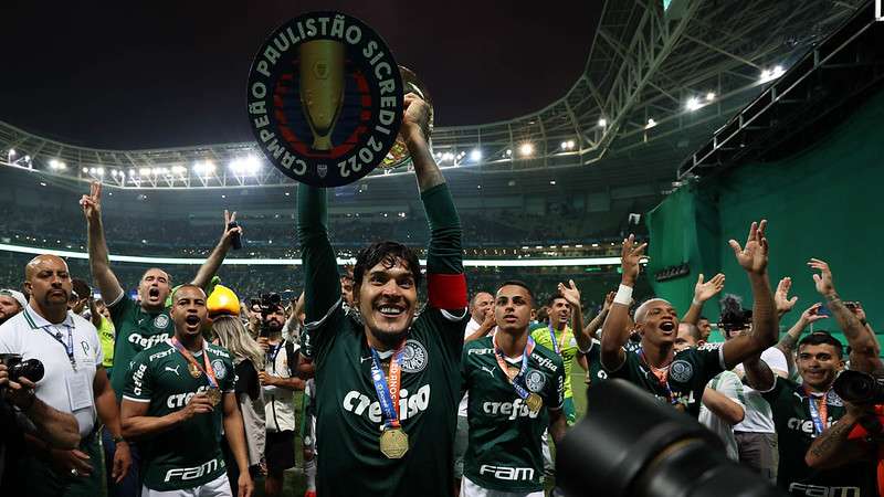 Gustavo Gómez comemora à conquista do título pelo Palmeiras contra o SPFC, após segunda partida válida pela final do Paulistão 2022, no Allianz Parque.