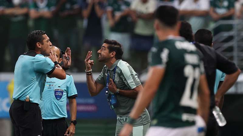 Abel Ferreira em jogo do Palmeiras contra o Athletico-PR, durante segunda partida válida pelas finais da Recopa Sul-Americana 2022, no Allianz Parque.