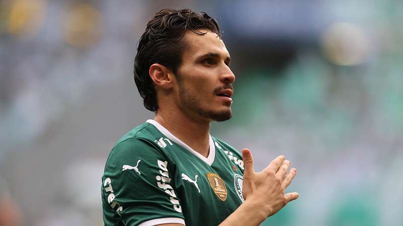 Raphael Veiga comemora seu gol pelo Palmeiras contra o SPFC, durante segunda partida válida pela final do Paulistão 2022, no Allianz Parque.