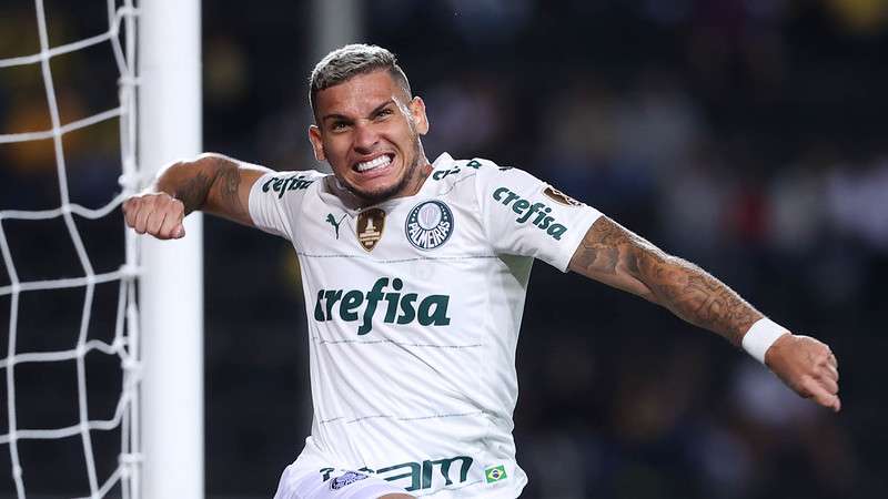 Rafael Navarro comemora seu primeiro gol pelo Palmeiras contra o Deportivo Táchira, durante partida válida pela fase de grupos da Libertadores 2022, no Estádio Pueblo Nuevo.