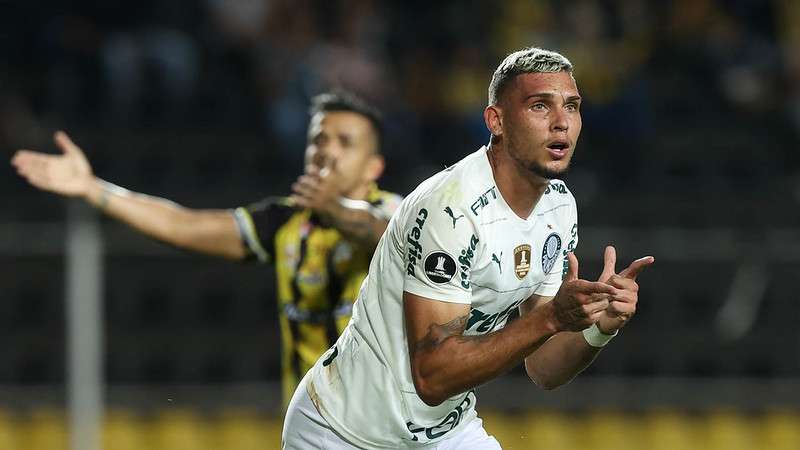 Rafael Navarro comemora seu segundo gol pelo Palmeiras contra o Deportivo Táchira, durante partida válida pela fase de grupos da Libertadores 2022, no Estádio Pueblo Nuevo.