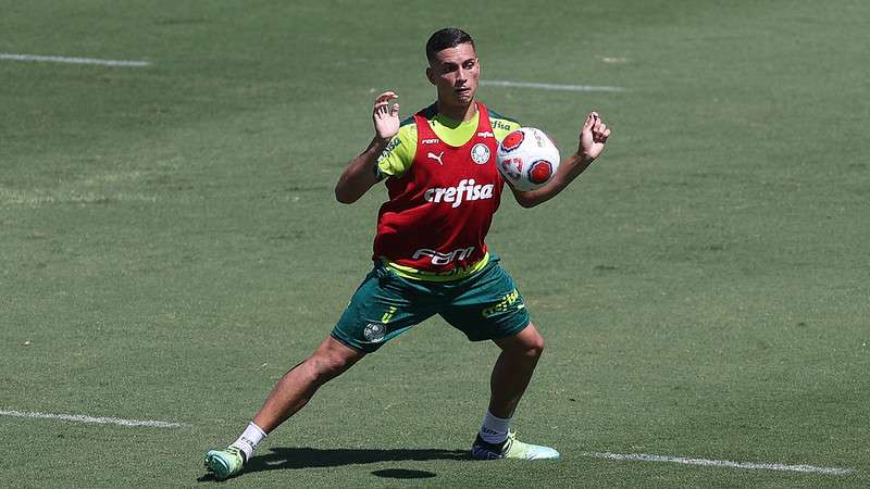 Renan durante treinamento do Palmeiras na Academia de Futebol.