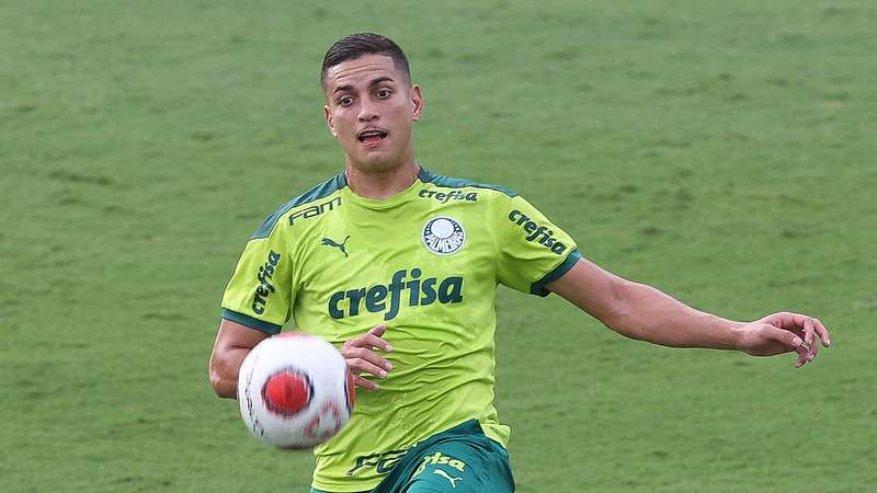 Renan durante treinamento do Palmeiras na Academia de Futebol.