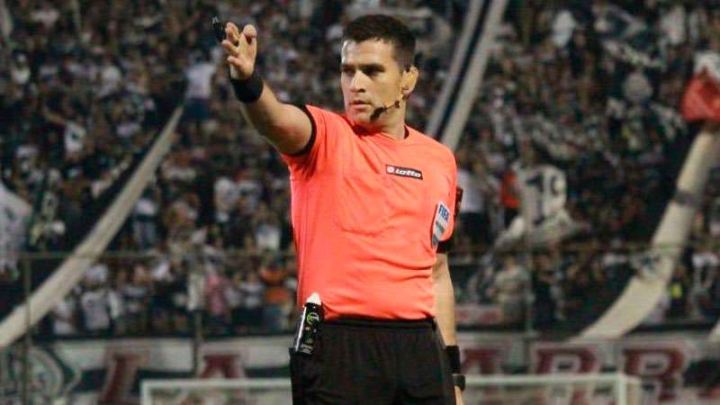 Derlis Lopez, árbitro que já foi suspenso pela Conmebol comandará jogo entre Palmeiras x Independiente Petrolero.
