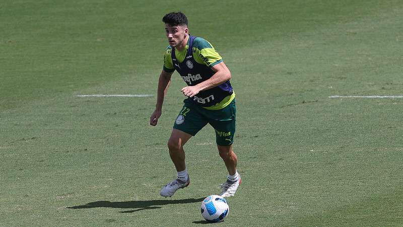 Piquerez durante treinamento do Palmeiras na Academia de Futebol.