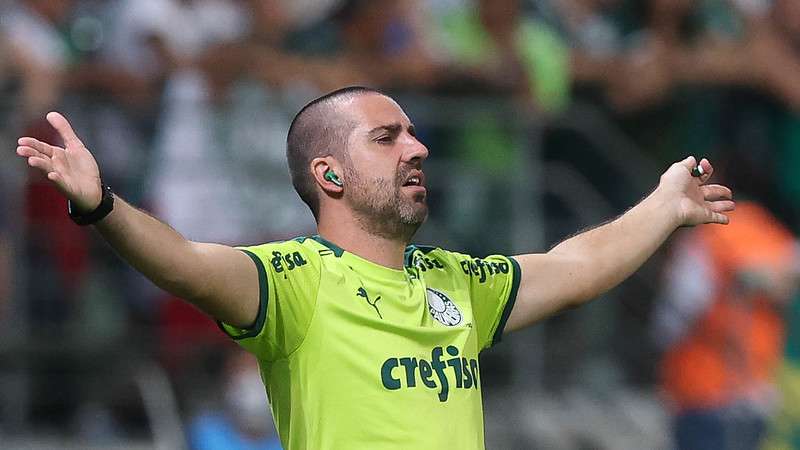 João Martins em jogo do Palmeiras contra o Independiente Petrolero, durante partida válida pela fase de grupos da Libertadores 2022, no Allianz Parque.