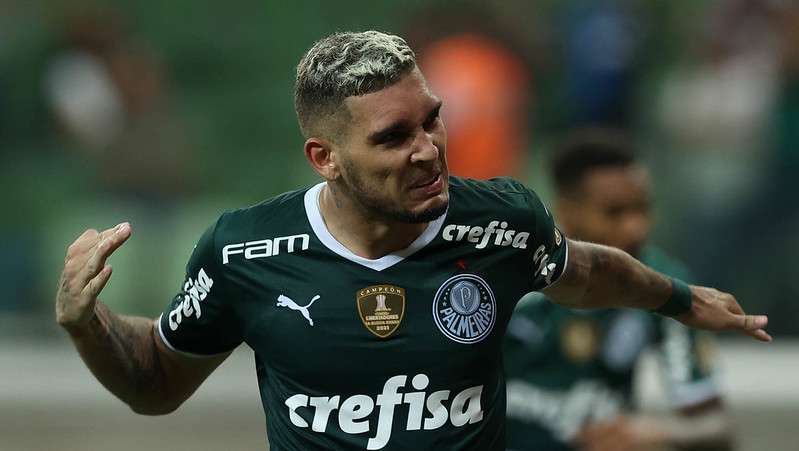 Rafael Navarro comemora um de seus gols pelo Palmeiras, contra o Independiente Petrolero, durante partida válida pela fase de grupos da Libertadores 2022, no Allianz Parque.