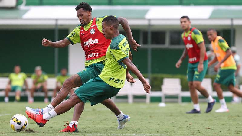 Jailson e Vanderlan durante treinamento do Palmeiras na Academia de Futebol.