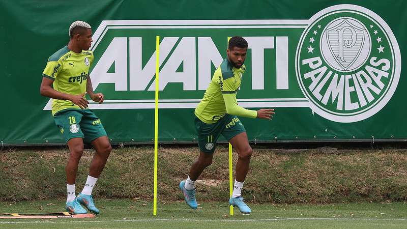 Danilo e Wesley durante treinamento do Palmeiras, na Academia de Futebol.