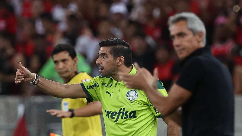 Abel Ferreira em jogo do Palmeiras contra o Flamengo, durante partida válida pela terceira rodada do Brasileirão 2022, no Maracanã.