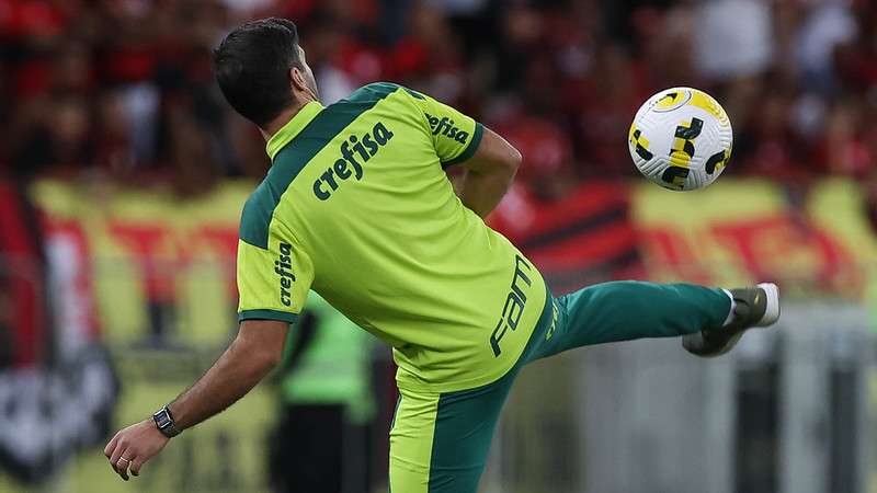 Abel Ferreira em jogo do Palmeiras contra o Flamengo, durante partida válida pela terceira rodada do Brasileirão 2022, no Maracanã.