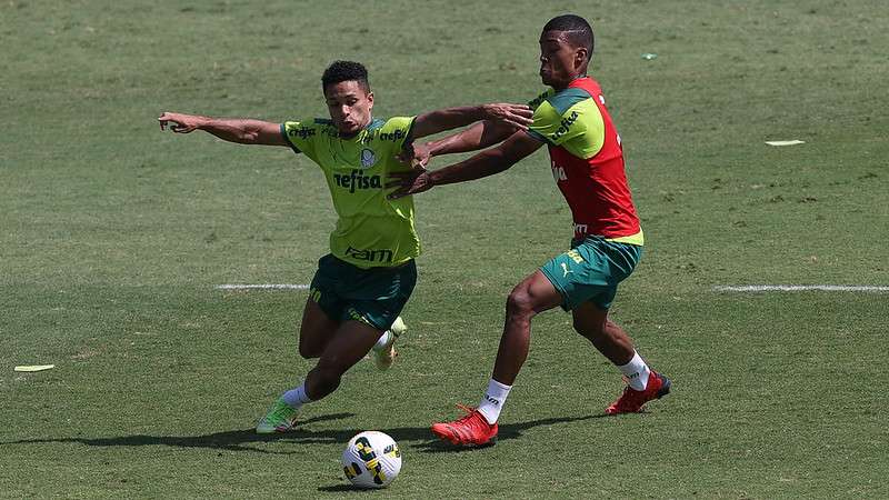 Gabriel Silva e Vanderlan durante treinamento do Palmeiras, na Academia de Futebol.