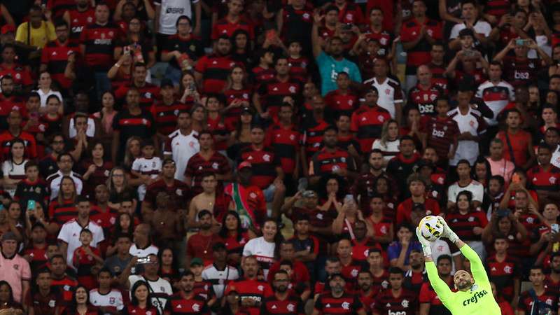 Weverton em jogo do Palmeiras contra o Flamengo, durante partida válida pela terceira rodada do Brasileirão 2022, no Maracanã.