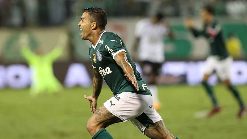 Dudu comemora seu gol pelo Palmeiras contra o SCCP, durante partida válida pela terceira rodada do Brasileirão 2022, na Arena Barueri.