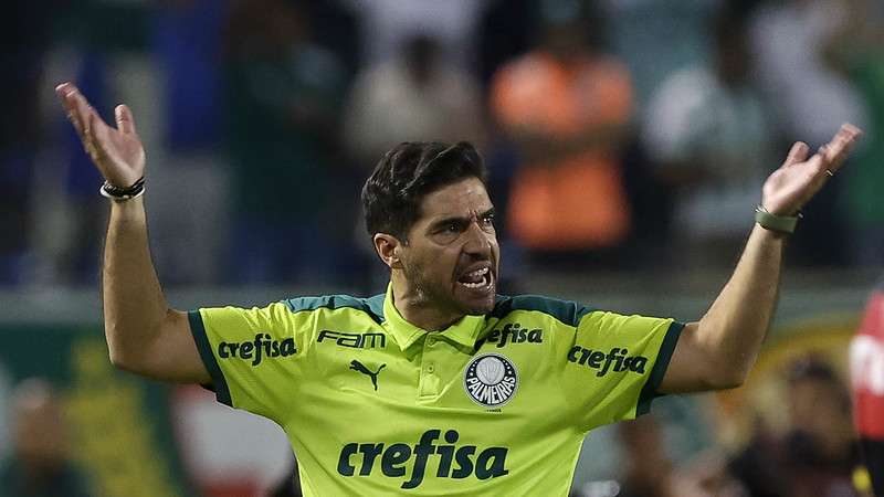 Abel Ferreira em jogo do Palmeiras contra o SCCP, durante partida válida pela terceira rodada do Brasileirão 2022, na Arena Barueri.