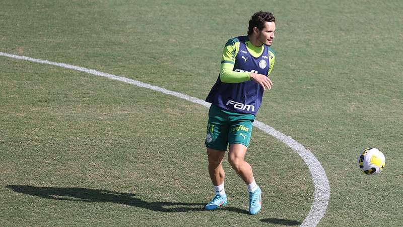 Raphael Veiga durante treinamento do Palmeiras, na Academia de Futebol.