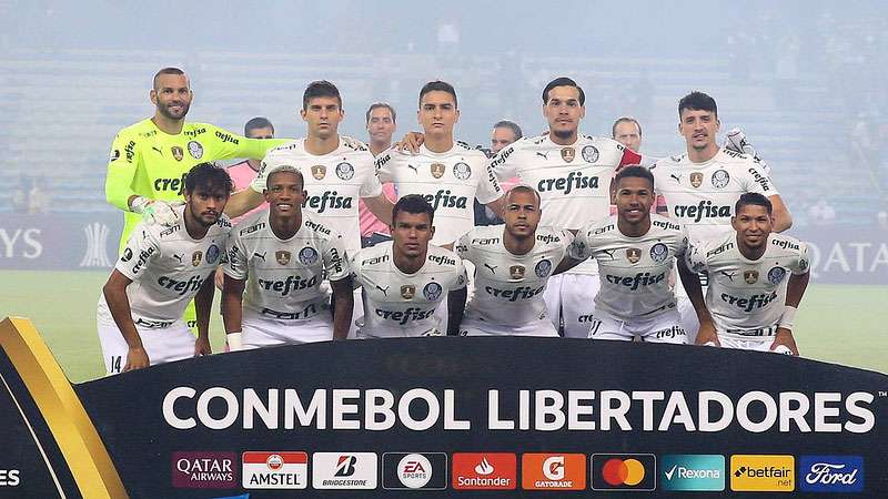 Palmeiras posa para foto em jogo contra o Emelec, durante partida válida pela fase de grupos da Libertadores 2022, no Estádio George Capwell.