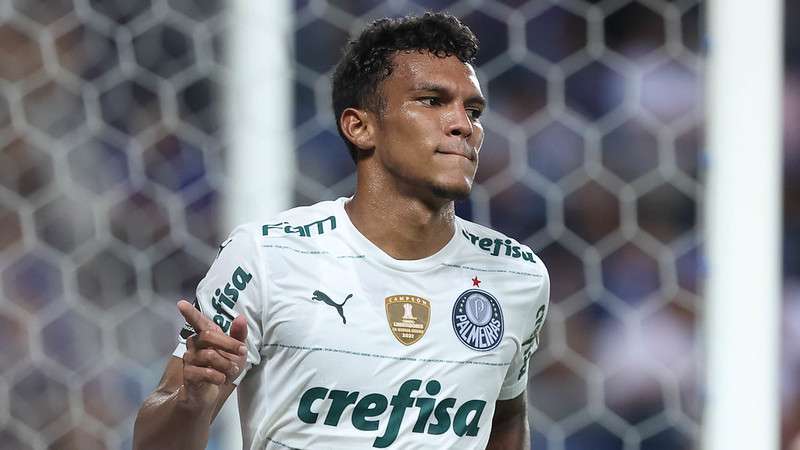 Gabriel Veron comemora seu gol pelo Palmeiras, contra o Emelec, durante partida válida pela fase de grupos da Libertadores 2022, no Estádio George Capwell.
