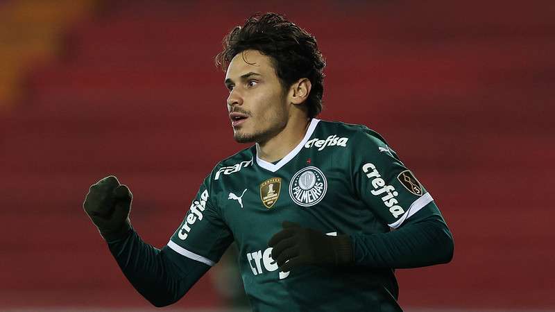 Raphael Veiga comemora seu gol pelo Palmeiras contra o Independiente Petrolero, durante partida válida pela fase de grupos da Libertadores 2022, no Estádio Olímpico Pátria.