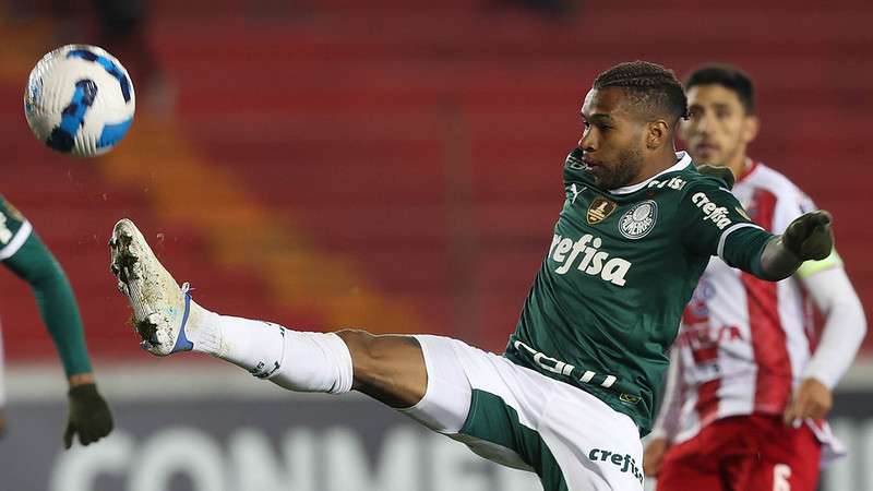 Wesley em jogo do Palmeiras contra o Independiente Petrolero, durante partida válida pela fase de grupos da Libertadores 2022, no Estádio Olímpico Pátria.