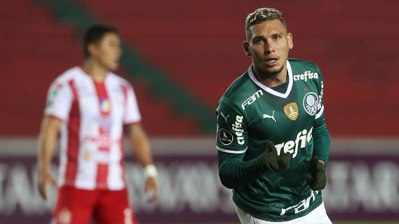 Rafael Navarro comemora seu gol pelo Palmeiras contra o Independiente Petrolero, durante partida válida pela fase de grupos da Libertadores 2022, no Estádio Olímpico Pátria.