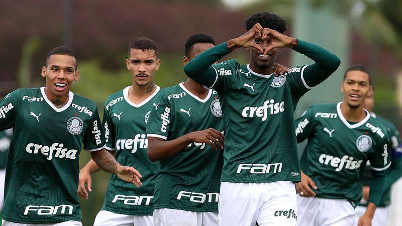 Pelo Paulista Sub-20, Palmeiras goleia São José e assume a liderança isolada do grupo.
