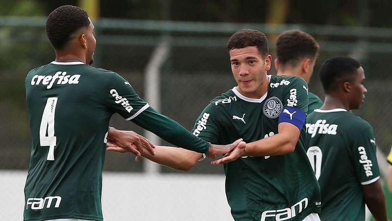 Fabinho comemora seu col marcado durante partida entre Palmeiras e São José-SP, válida pela primeira fase do Campeonato Paulista Sub-20, na Acadebia de Futebol 2, em Guarulhos-SP.