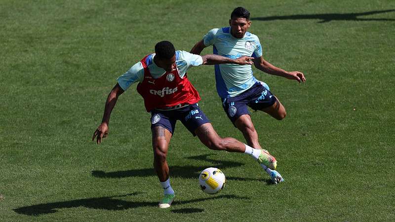 Danilo e Rony durante treinamento do Palmeiras, na Academia de Futebol.