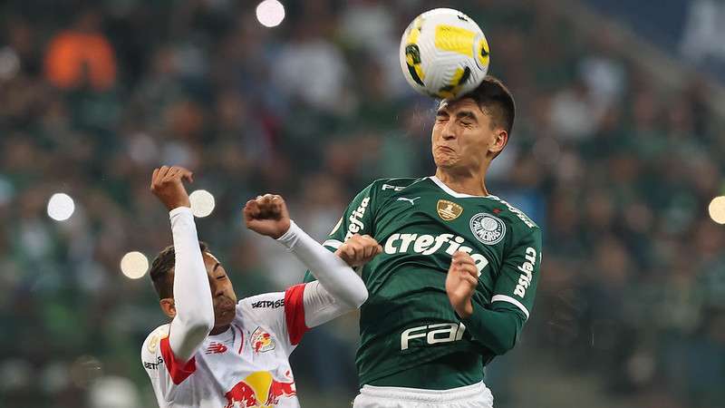Eduard Atuesta em jogo do Palmeiras contra o Red Bull Bragantino, durante partida válida pela sexta rodada do Brasileirão 2022, no Allianz Parque.
