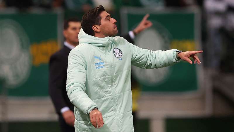Abel Ferreira em jogo do Palmeiras contra o Emelec, durante partida válida pela fase de grupos da Libertadores 2022, no Allianz Parque.