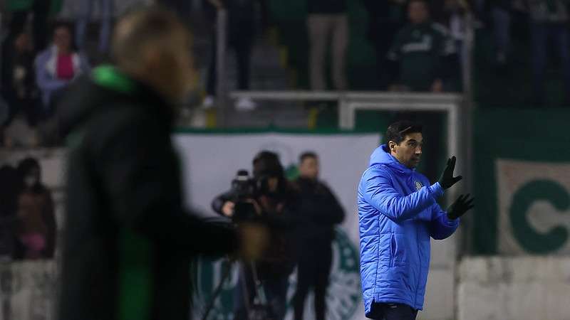 Abel Ferreira em jogo do Palmeiras contra o Juventude, durante partida válida pela sétima rodada do Brasileirão 2022, no Estádio Alfredo Jaconi.