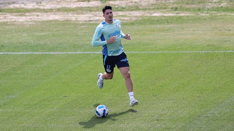 Joaquín Piquerez durante treinamento do Palmeiras, na Academia de Futebol.