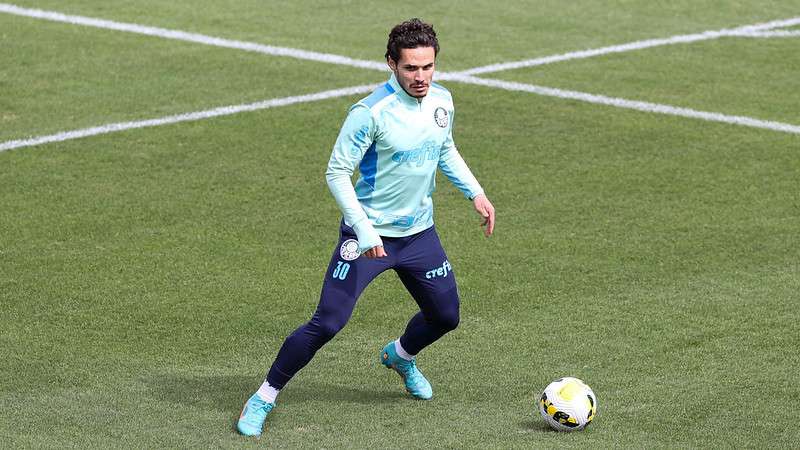 Raphael Veiga durante treinamento do Palmeiras, na Academia de Futebol.