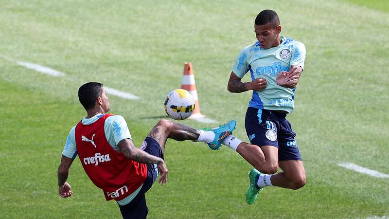 Dudu e Garcia durante treinamento do Palmeiras, na Academia de Futebol.