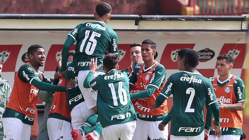 Ateltas do Palmeiras comemoram gol contra o Joseense, em aprtida válida pela quarta rodada do Campeonato Paulista Sub-20, no Canindé, em São Paulo-SP.