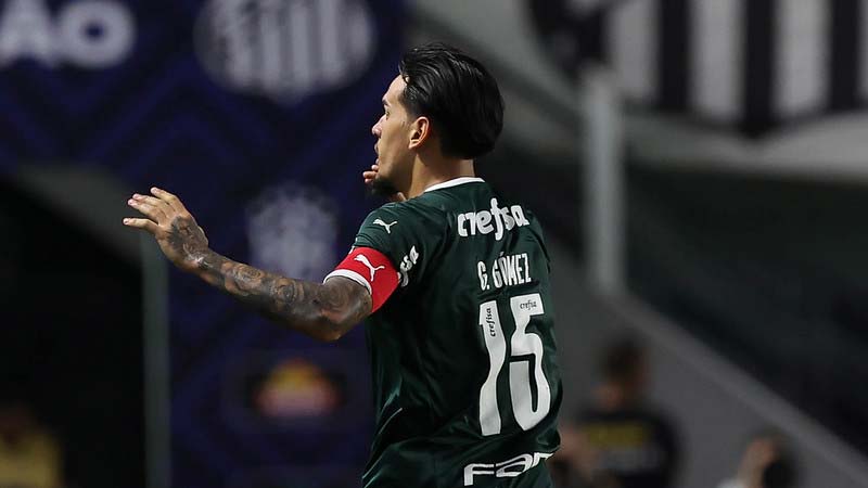 Gustavo Gómez comemora seu gol pelo Palmeiras contra o Santos, durante partida válida pela oitava rodada do Brasileirão 2022, na Vila Belmiro.
