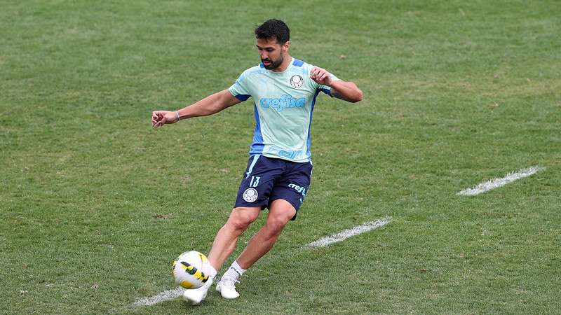 Luan durante treinamento do Palmeiras na Academia de Futebol.