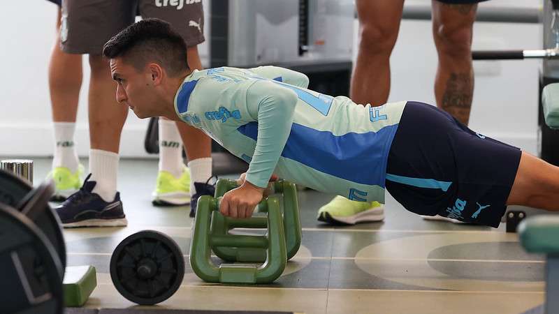 Eduard Atuesta durante treinamento do Palmeiras, na Academia de Futebol.