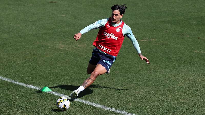 Gustavo Gómez durante treinamento do Pameiras na Academia de Futebol.