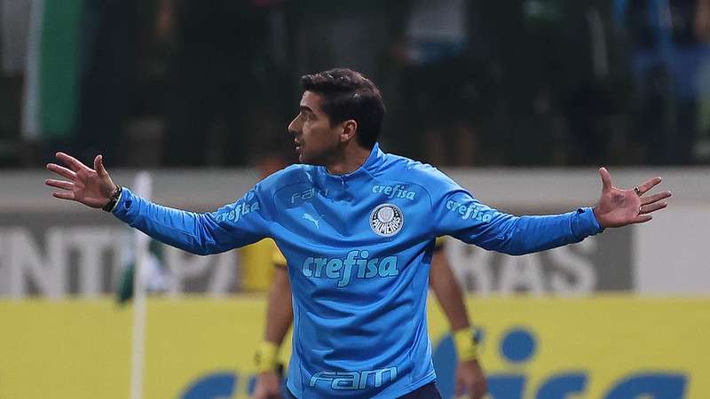 Abel Ferreira em jogo do Palmeiras contra o Atlético-GO, durante partida válida pela décima segunda rodada do Brasileirão 2022, no Allianz Parque.