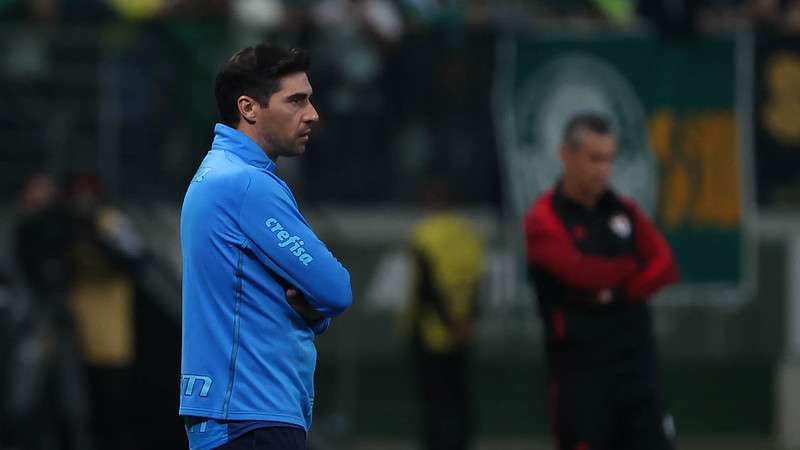 Abel Ferreira em jogo do Palmeiras contra o Atlético-GO, durante partida válida pela décima segunda rodada do Brasileirão 2022, no Allianz Parque.