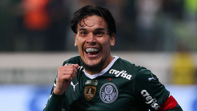 Gustavo Gómez comemora seu gol pelo Palmeiras contra o Atlético-GO, durante partida válida pela décima segunda rodada do Brasileirão 2022, no Allianz Parque.