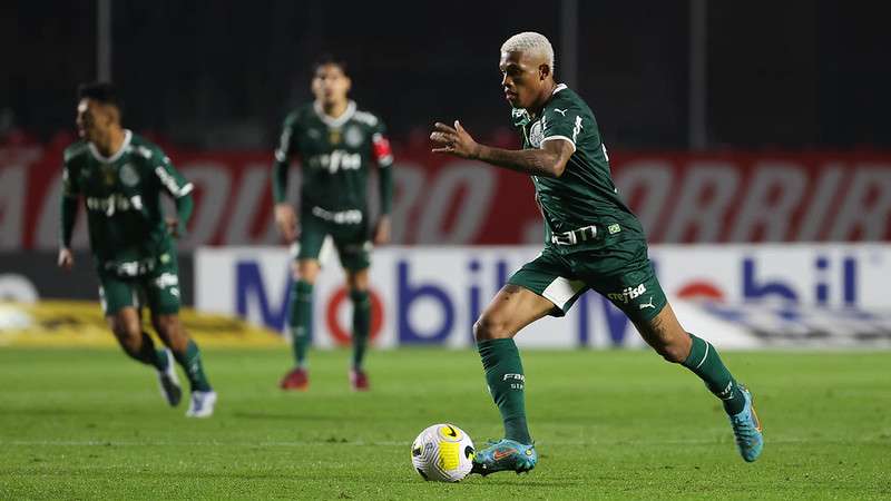 Danilo em jogo do Palmeiras contra o SPFC, durante partida válida pela décima terceira rodada do Brasileirão 2022, no Morumbi.